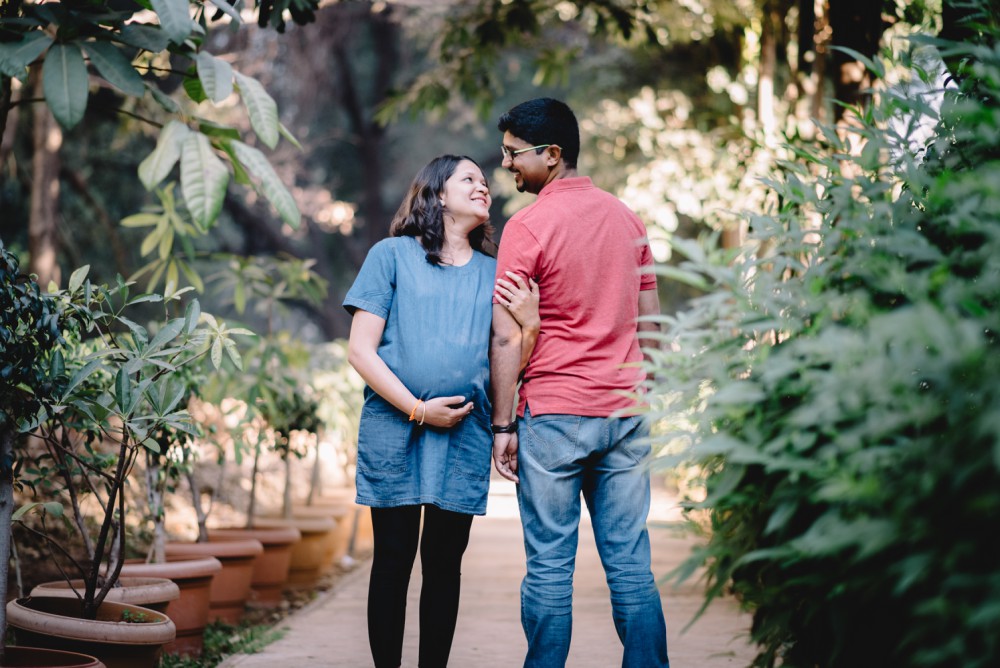 Tanvi and Nishikant during their outdoor maternity photoshoot in Pune – captured by Girish Joshi in a natural, candid moment