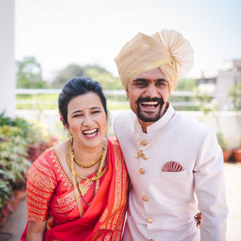 a beautiful marathi wedding at vishnukrupa hall pune. Romesh and Anikta having a great time on the terrace while I was taking photos. Marathi saree, navra navri