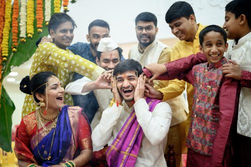 Bride’s brothers pulling groom’s ears during Kaanpili ritual in Marathi wedding Pune